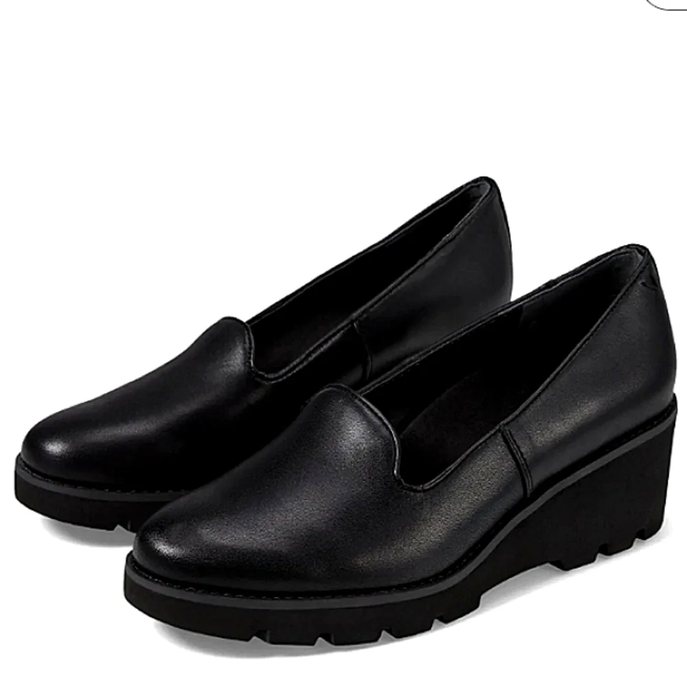 New w/Box Vionic Willa Genuine Leather Lug Sole Water Repellent Slip-On Wedges